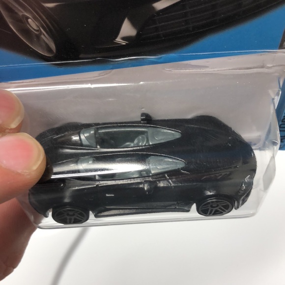 Aston Martin V 12 speedster - Picture 6 of 8